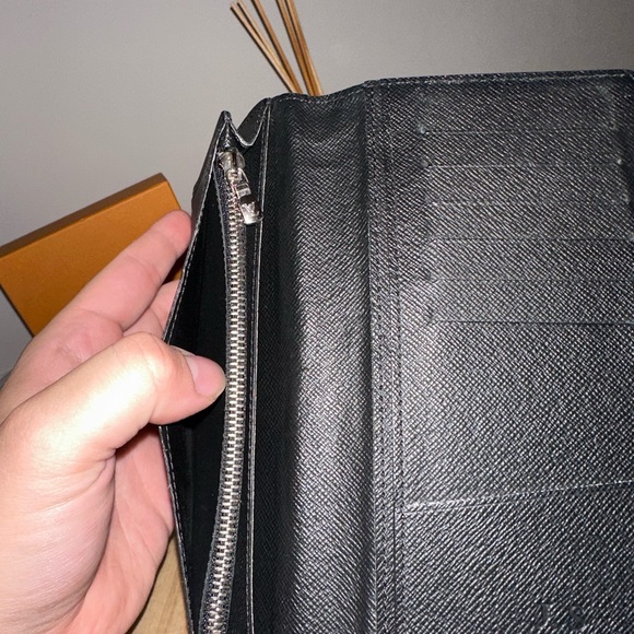 Men’s Louis Vuitton Brazza Wallet - Epi Black - Picture 5 of 6